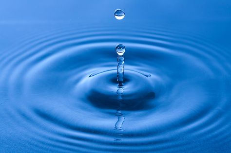 Water_drop_impact_on_a_water-surface